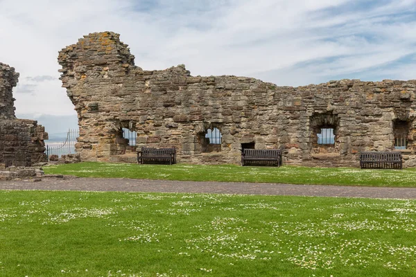 Duvar ve harabe St Andrews, İskoçya'da Ortaçağ Kalesi — Stok fotoğraf