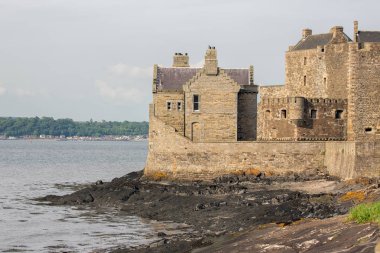 Karanlığın Kalesi sahilinde Firth of Forth Sotland içinde