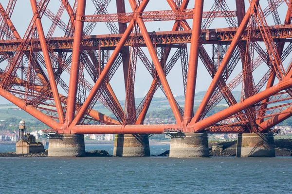 Detal konstrukcyjny Forth Bridge nad Firth of Forth w Szkocji — Zdjęcie stockowe
