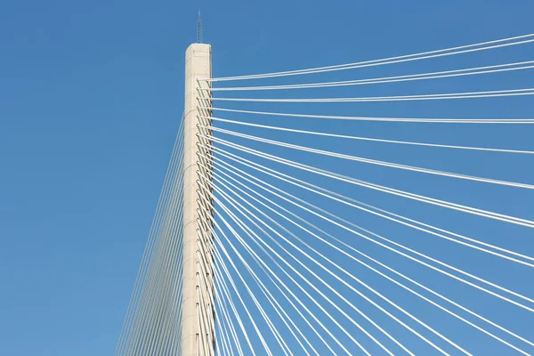 Pilíře a lana nové Queensferry Crossing silniční most ve Skotsku — Stock fotografie