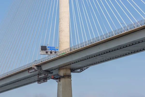 Alt yeni Queensferry geçiş yolu köprü Firth of Forth, İskoçya üzerinde — Stok fotoğraf