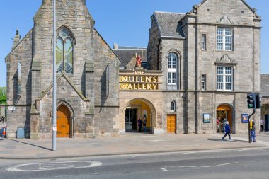 Queens Galeri Edinburgh için altın adıyla ana giriş