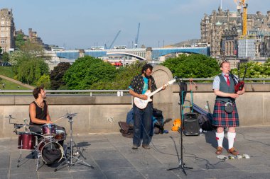 Grup iplik blowfish Edinburgh performansını