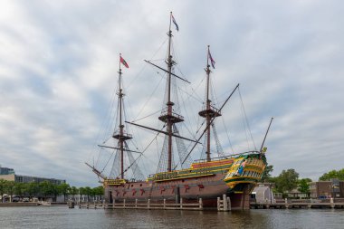 Yineleme 17. yüzyıl yelkenli gemi Maritime Museum Amsterdam yakınındaki