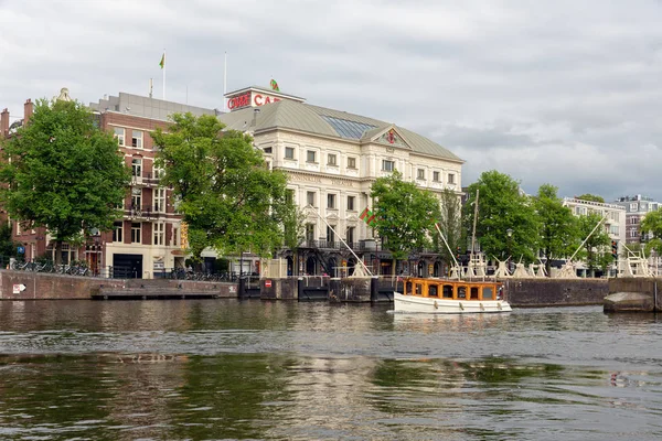 Utsidan av Kungliga Teater Carre, officiella teatern i Amsterdam — Stockfoto