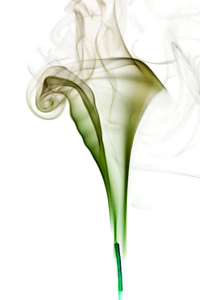Bunter Rauch von Räucherstäbchen isoliert auf weißem Hintergrund — Stockfoto