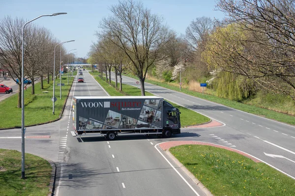 Hlavní silnice v Lelystadu, hlavním městem nizozemské provincie Flevoland — Stock fotografie