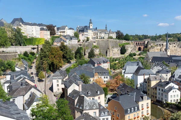 Luxemburg stad, uitzicht vanuit de lucht op de oude binnenstad en Grund — Stockfoto