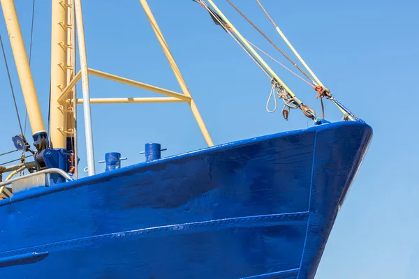 Bow shrimp fishing ship in Dutch harbor Lauwersoog — Stock Photo, Image