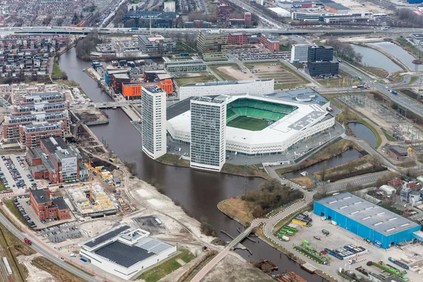 Vista aérea skyline ciudad holandesa de Goningen con estadio de fútbol — Foto de Stock
