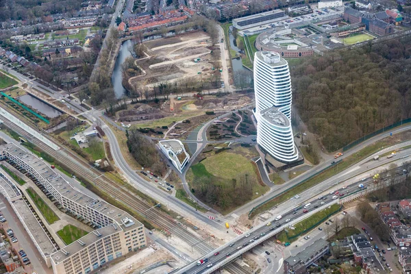 Bovenaanzicht skyline Nederlandse stad van Goningen met moderne wolkenkrabber — Stockfoto
