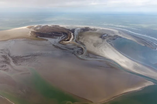 Luftaufnahme holländische Insel rottumerplaat, Küste mit Watt und Kanälen — Stockfoto