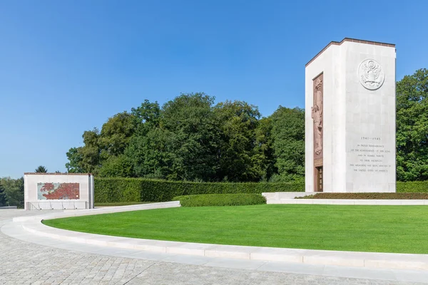 Cementerio Americano WW2 con monumento conmemorativo y mapa en Luxemburgo — Foto de Stock