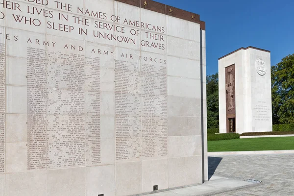 Mémorial américain de la Seconde Guerre mondiale avec des noms enterrés soldats au Luxembourg — Photo