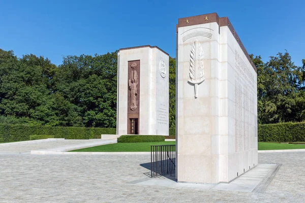 American WW2 memorial monument with names buried soldiers in Luxembourg — Stock Photo, Image