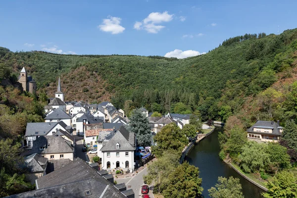 Vista aerea villaggio Esch-sur-Sure in Lussemburgo — Foto Stock