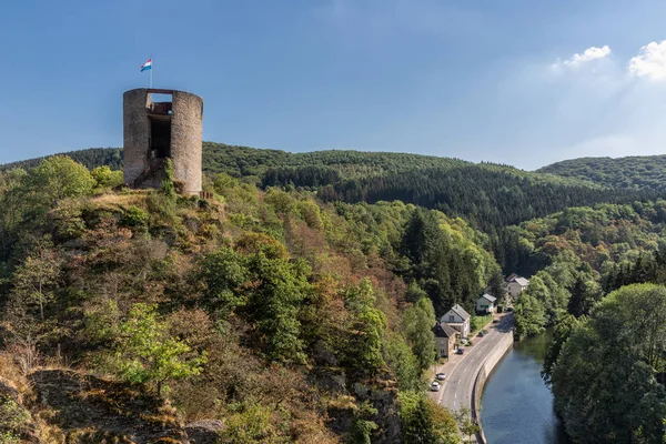 Vista aérea castillo ruina y pueblo Esch-sur-Sure en Luxemburgo —  Fotos de Stock