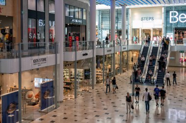 İç modern yeni Hollanda alışveriş merkezi Hoog Catharijne Utrecht