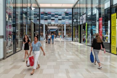 İç modern yeni Hollanda alışveriş merkezi Hoog Catharijne Utrecht