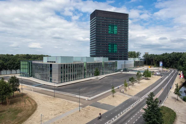 Kontorsbyggnad nederländska ministeriet för infrastruktur och vattenförvaltning — Stockfoto