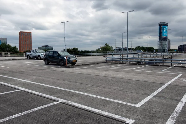 Prázdná horní paluba parkovací garáže Utrecht — Stock fotografie