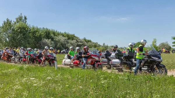 Μηχανοκίνητα ποδηλάτες Honda Goldwing έτοιμο για μια βόλτα μέσω της Ουγγαρίας — Φωτογραφία Αρχείου