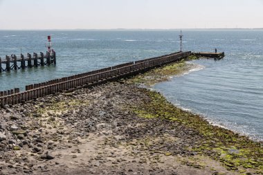 Giriş Hollanda liman Vlissingen Westerschelde ahşap iskele ile