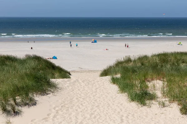 Sand path leading to beach Dutch coast of North Sea — Stock Photo, Image
