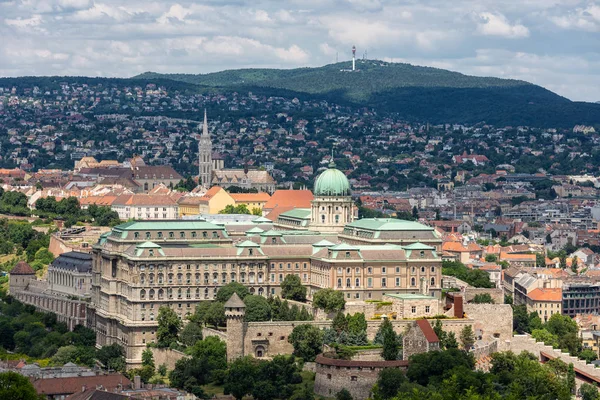 Letecký pohled na budapešťský královský palác z Gellert Hill — Stock fotografie