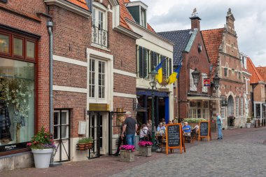 Tarihi evler ve küçük restoran ile Cityscape Hollanda Ootmarsum