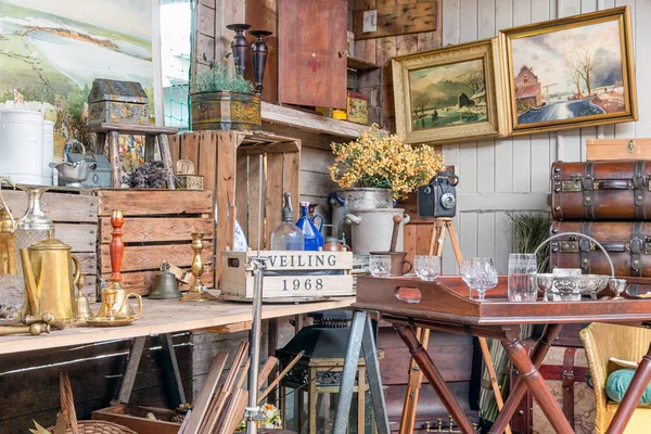 Exposition of vintage furniture at Dutch flea market — Stock Photo, Image