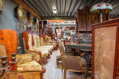 Hollanda bit pazarında vintage mobilya fuarı