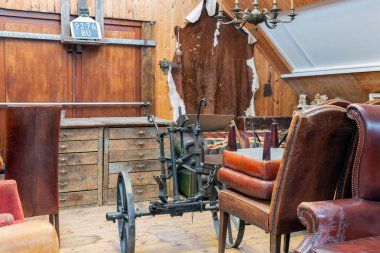 Hollanda bit pazarında vintage mobilya fuarı