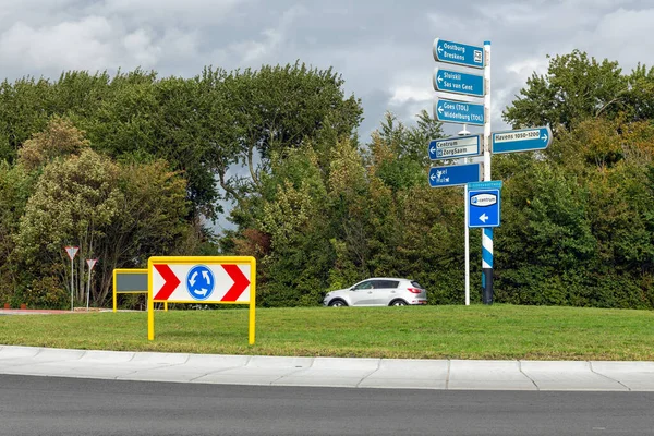Roundabout with traffic signs near Dutch city Terneuzen — Stock Photo, Image