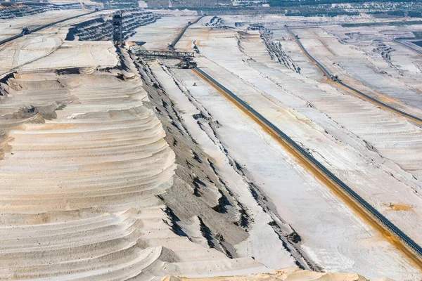 Amplio paisaje a cielo abierto excavando en la mina de Hambach, Alemania —  Fotos de Stock