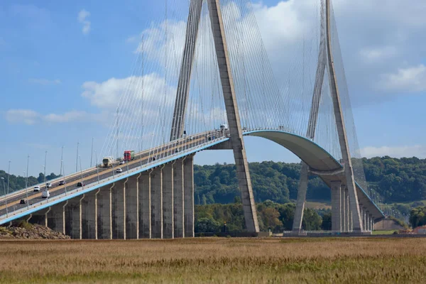 Pont de Normandie, ponte que atravessa o rio Sena em França — Fotografia de Stock