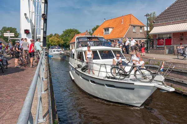 Ossenzijl Netherlands September 2011 Pedestrians Bikers Waiting Opened Bridge While — Stock Photo, Image