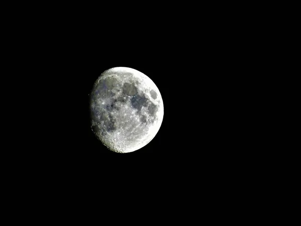 Tres Cuartos Luna Brillando Cielo Nocturno —  Fotos de Stock