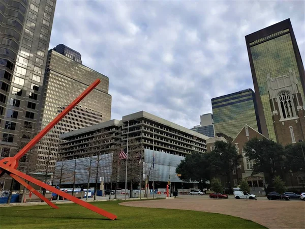 Sanat müzesinin arka girişinden Dallas şehir merkezi