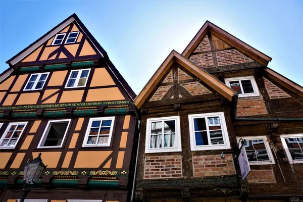 Coloridas casas de entramado de madera en el casco antiguo de Celle — Foto de Stock