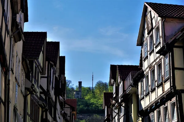 Row of half-timbered houses and hill in Hann. Muenden — Stock Photo, Image