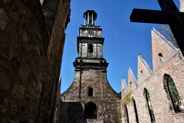 Aegidienchurch sans toit à Hanovre avec une partie de la croix — Photo