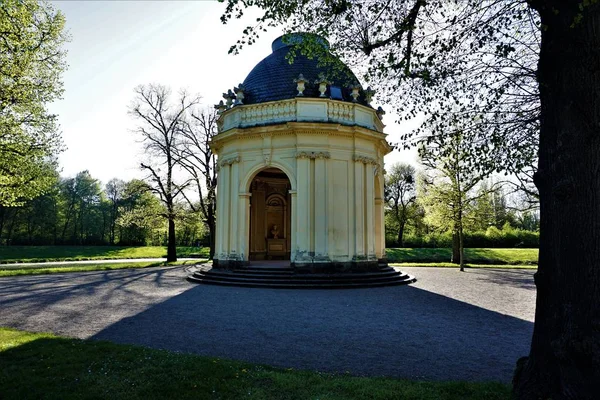 Hoekpaviljoen in de tuinen van Herrenhausen Hannover — Stockfoto