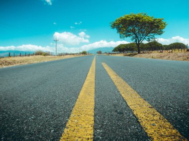 Tipik geniş açık road, Aile gezisi veya yalnız