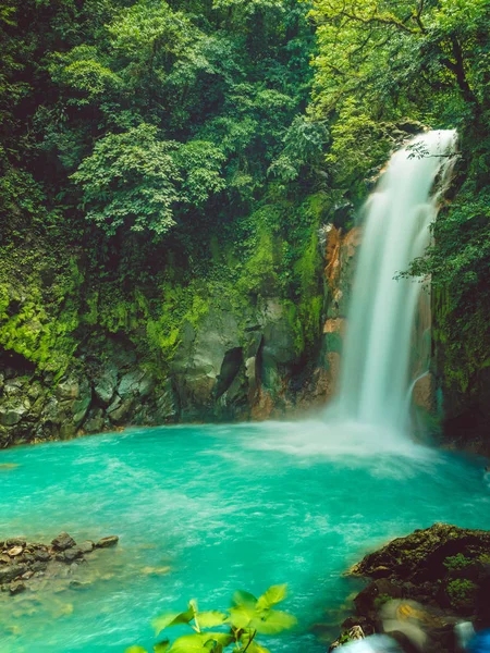 Cascata Nella Foresta Tropicale Acqua Blu — Foto Stock