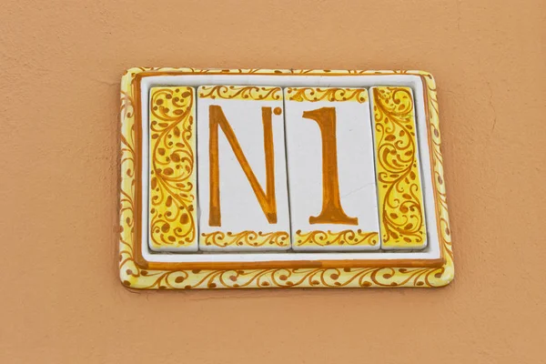 2108 Atri Ιταλία Παραδοσιακό Κεραμικό Σπιτάκι Αριθμού Πινακίδας Στο Σπίτι — Φωτογραφία Αρχείου
