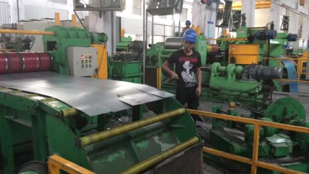 2019 Foshan China Fábrica Mecanizado Metales Bobinas Metálicas Desenrollado Corte — Vídeos de Stock