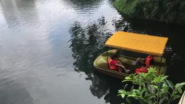 Kuang Čou Čína Tři Osoby Pádové Lodi Které Mají Zábavné — Stock video