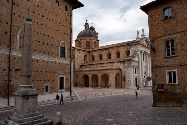 Urbino Ιταλία Maria Assunta Καθολική Εκκλησία Καθεδρικό Ναό Έννοια Τουρισμού — Φωτογραφία Αρχείου