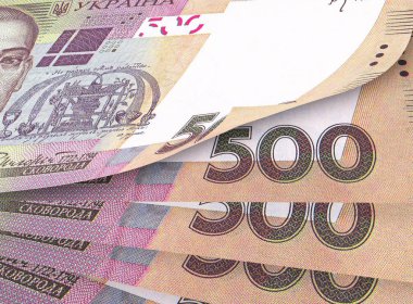 Bir yüz değeri beş yüz hryvnyas tarafından Ukrayna kağıt para birimleri